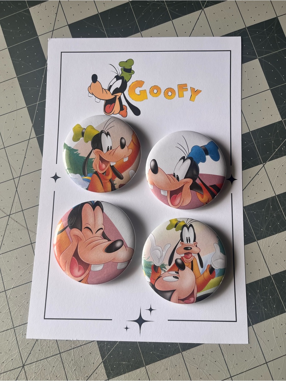 Disney Goofy Pin Set